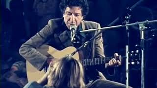 Leonard Cohen  Un As Der Rebbe Zingt  Yiddish song live at Arena Vienna 1976 [upl. by Fletch816]