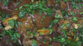 Recette civet la patte cochon  Île de la Réunion [upl. by Bostow208]